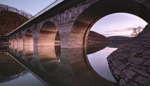 アーチ橋とは？【構造と仕組み、特徴や種類について解説】